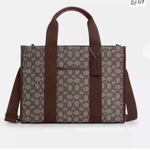 NWT Coach Smith Tote bag in signature Jacquard